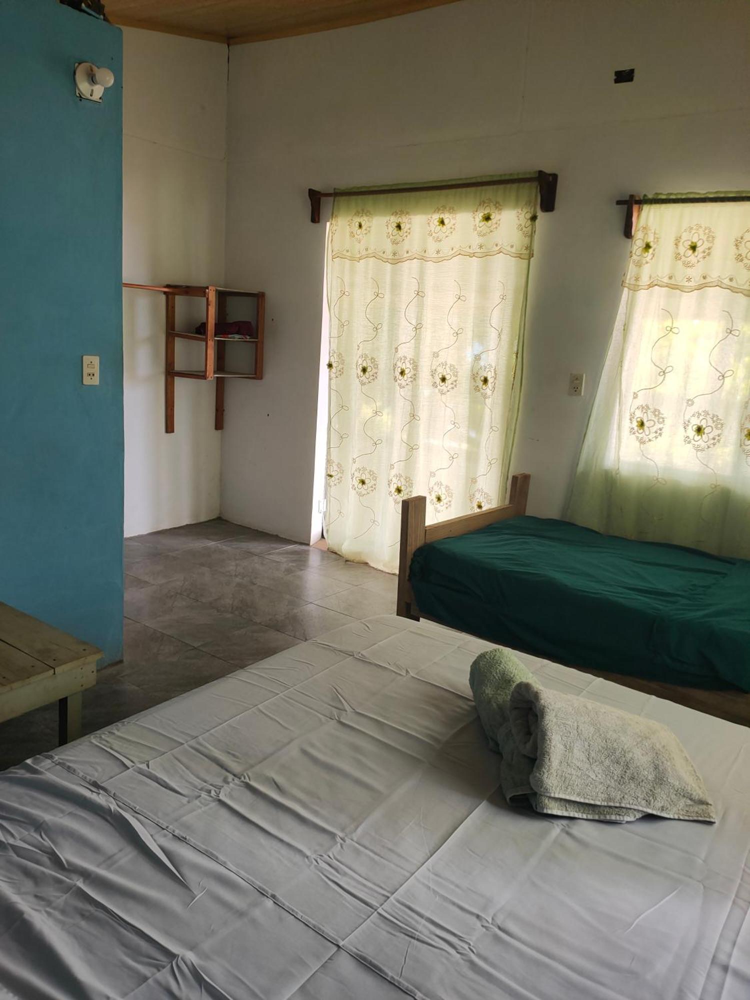 Guesthouse Island Escape South End Номер фото