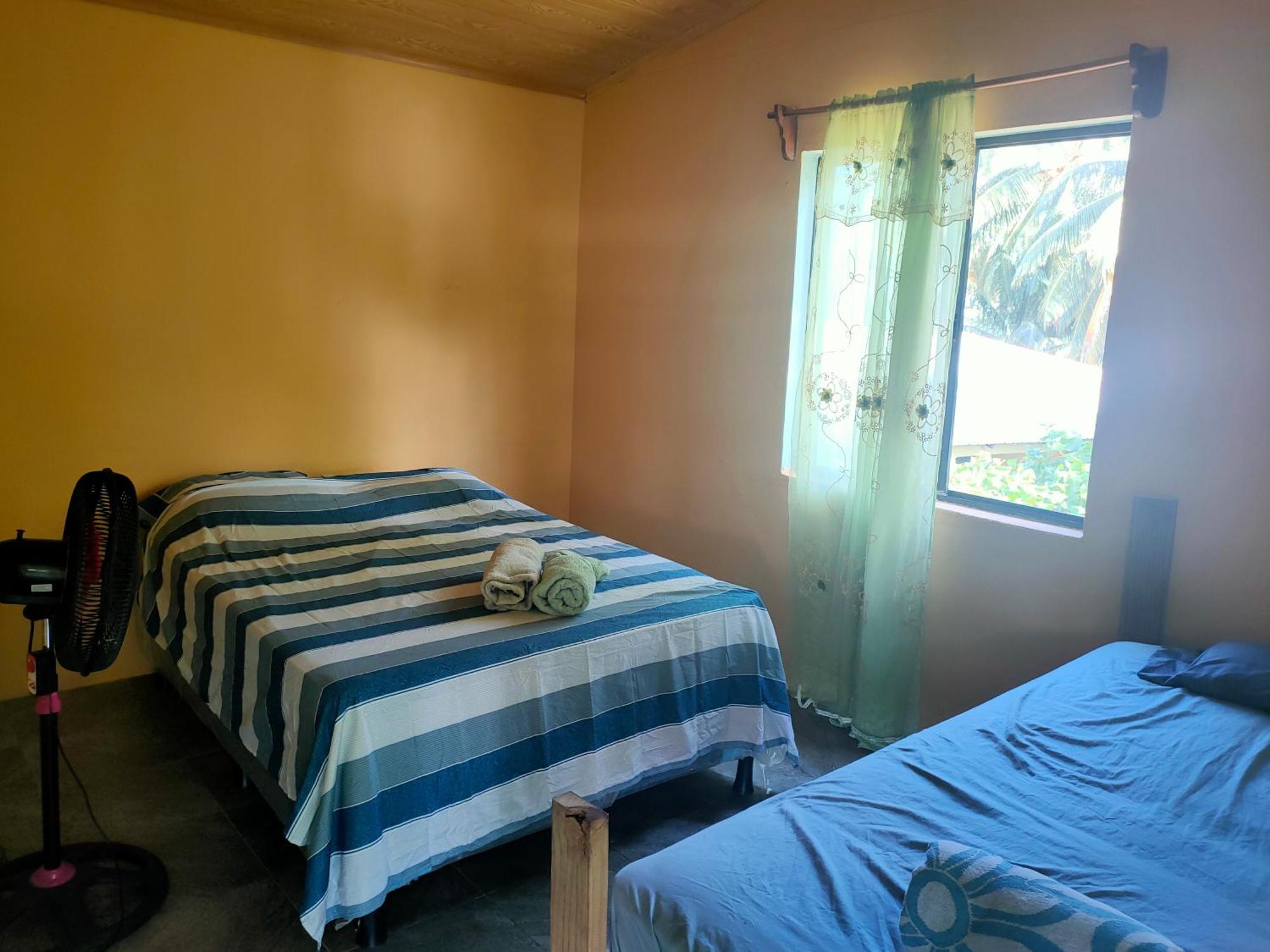 Guesthouse Island Escape South End Номер фото