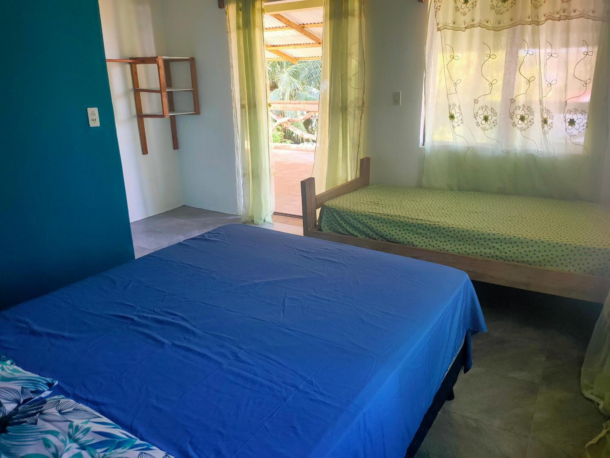 Guesthouse Island Escape South End Номер фото