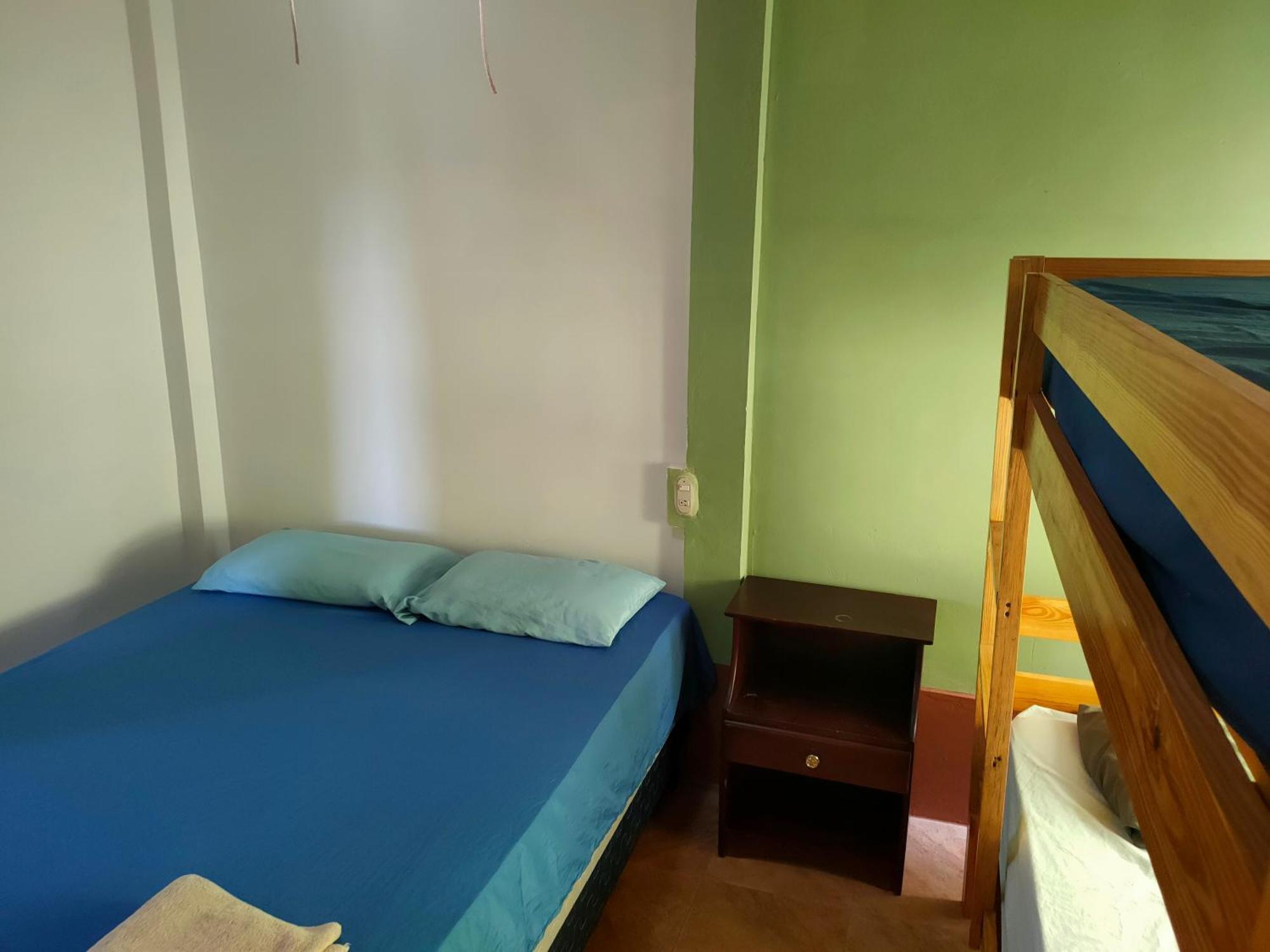 Guesthouse Island Escape South End Номер фото