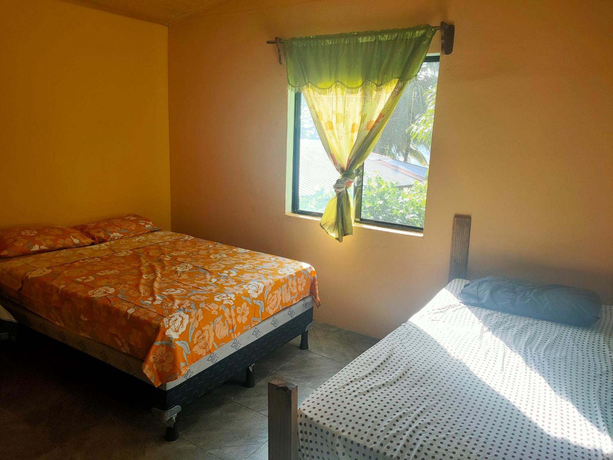 Guesthouse Island Escape South End Номер фото